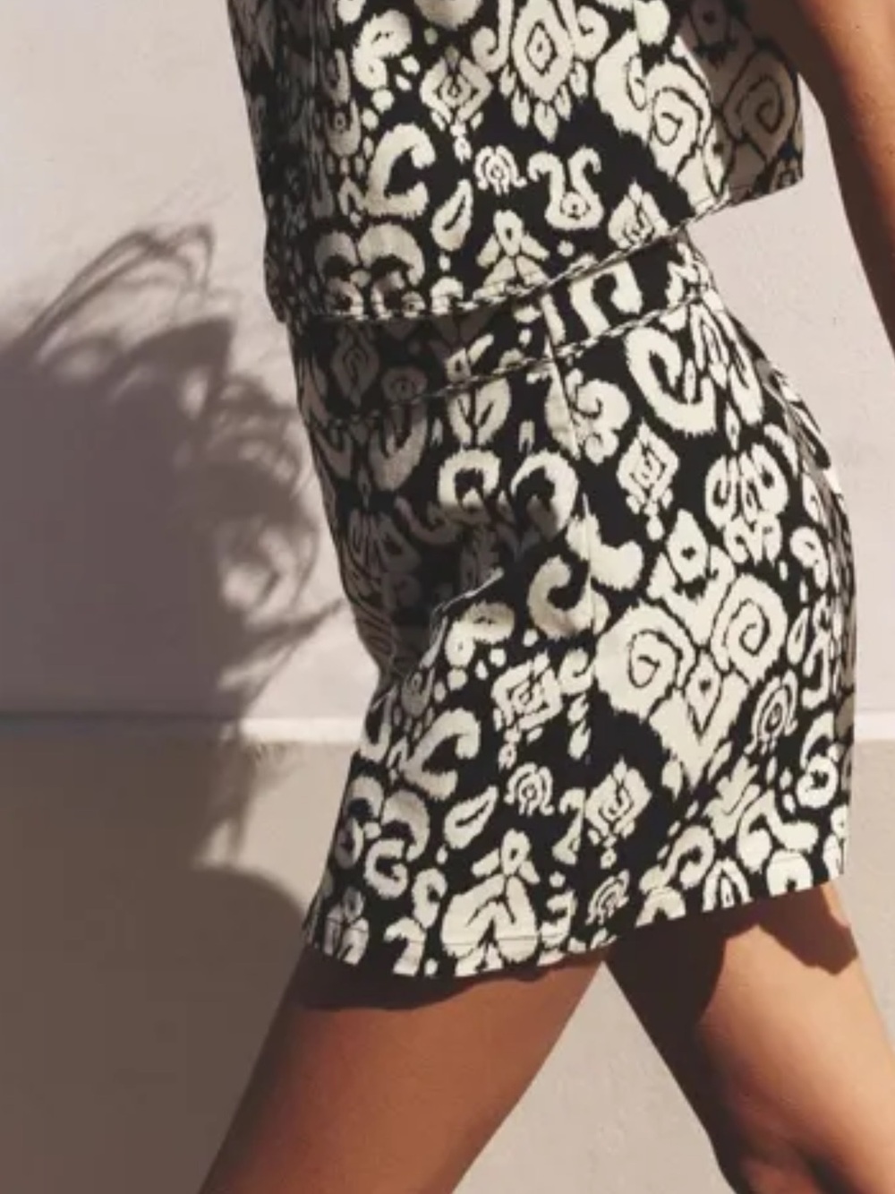 Zara Black and White Printed High-Waist Mini Skirt - Picture 3 of 5